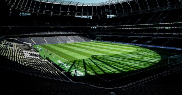 Clap of the end for this legend of Premier League, he makes her goodbye