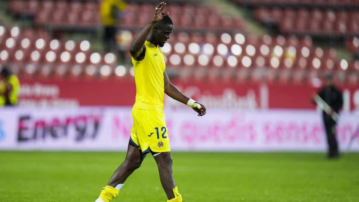 Éric Bailly signs in Oviedo