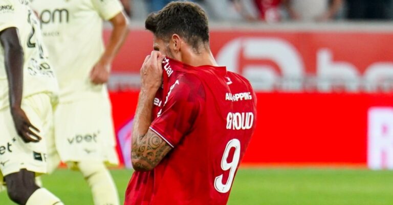 Giroud, the tile