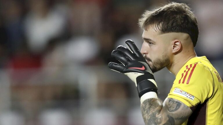 LOSC refused Arnau Tenas
