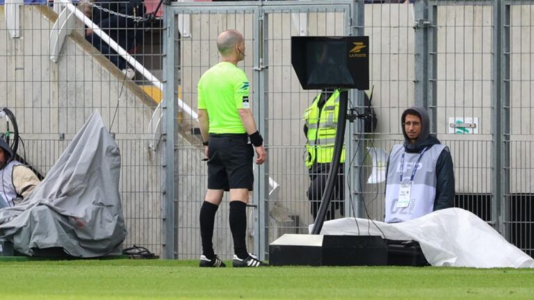 Liverpool-Arsenal Var referee replaced after an error that occurred during Chelsea-Fulham