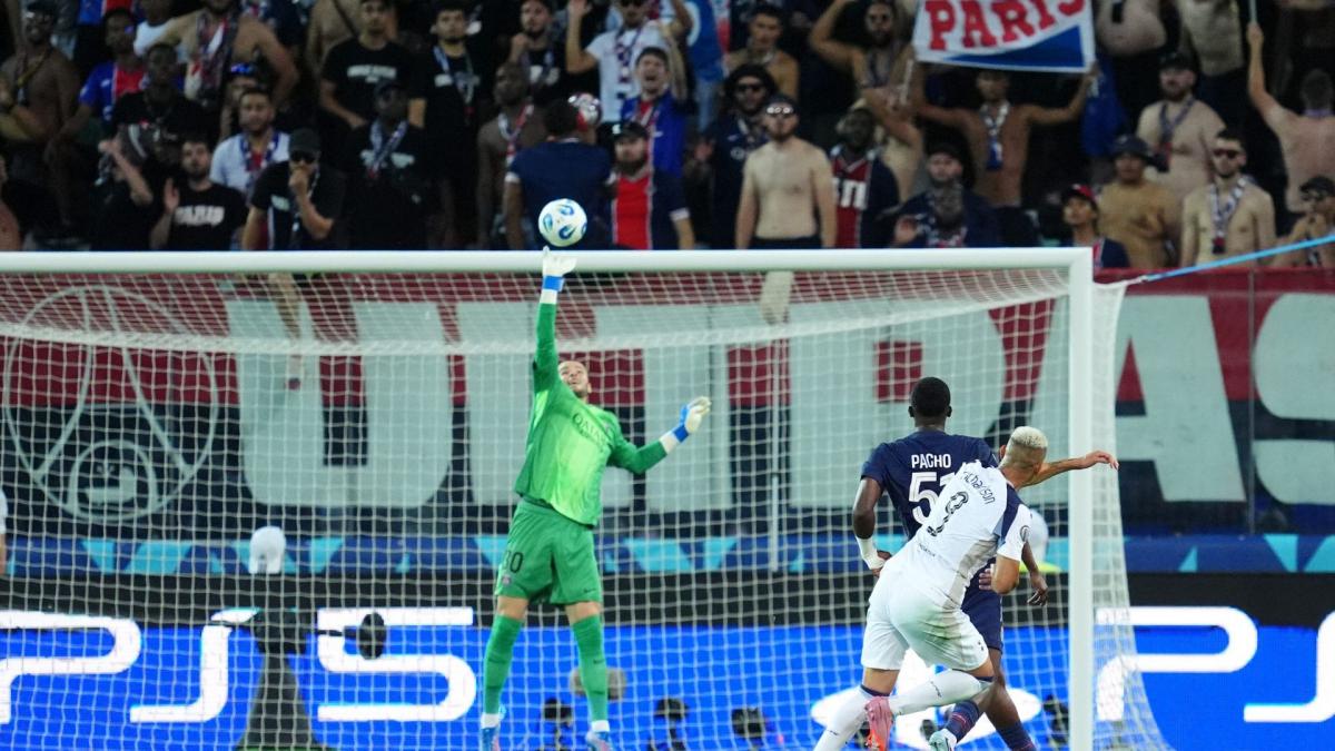 Lucas Chevalier's hand that costs a goal at PSG