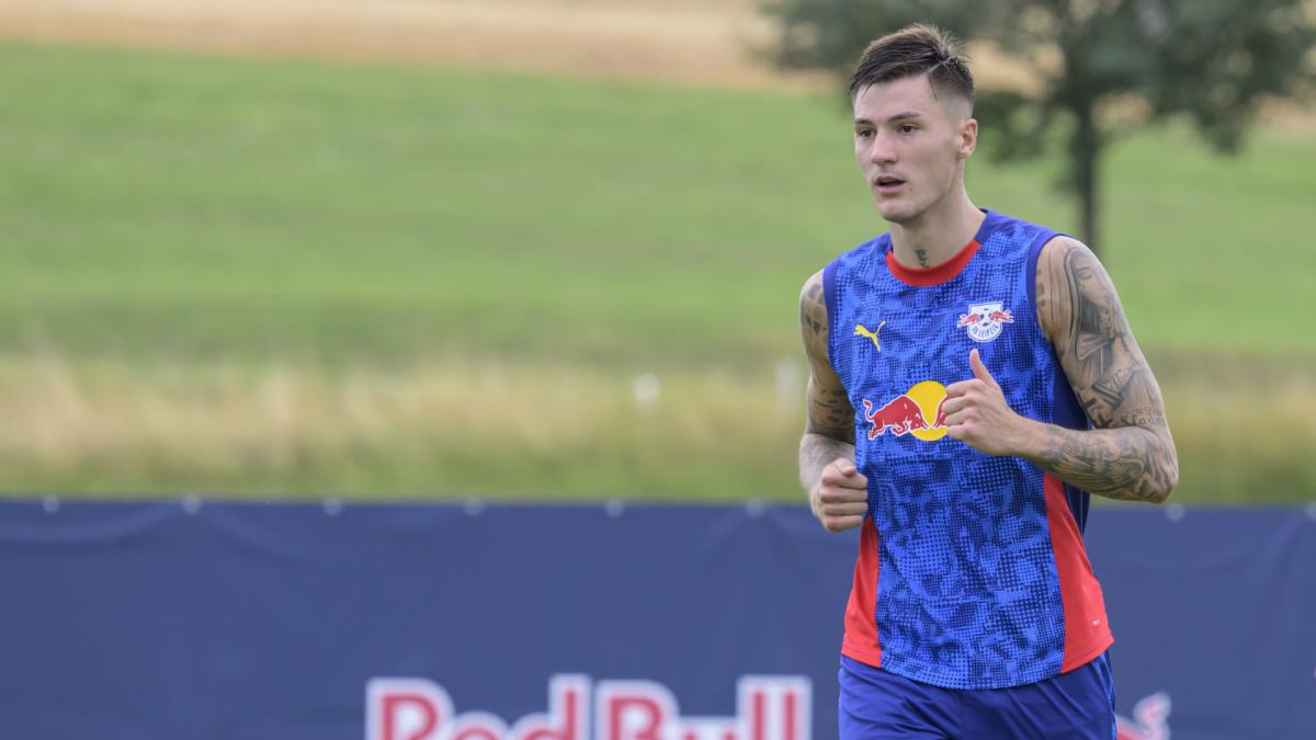 Manchester United completed the transfer of Benjamin Sesko