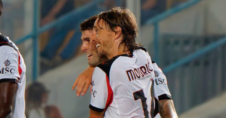 Milan straightens the bar
