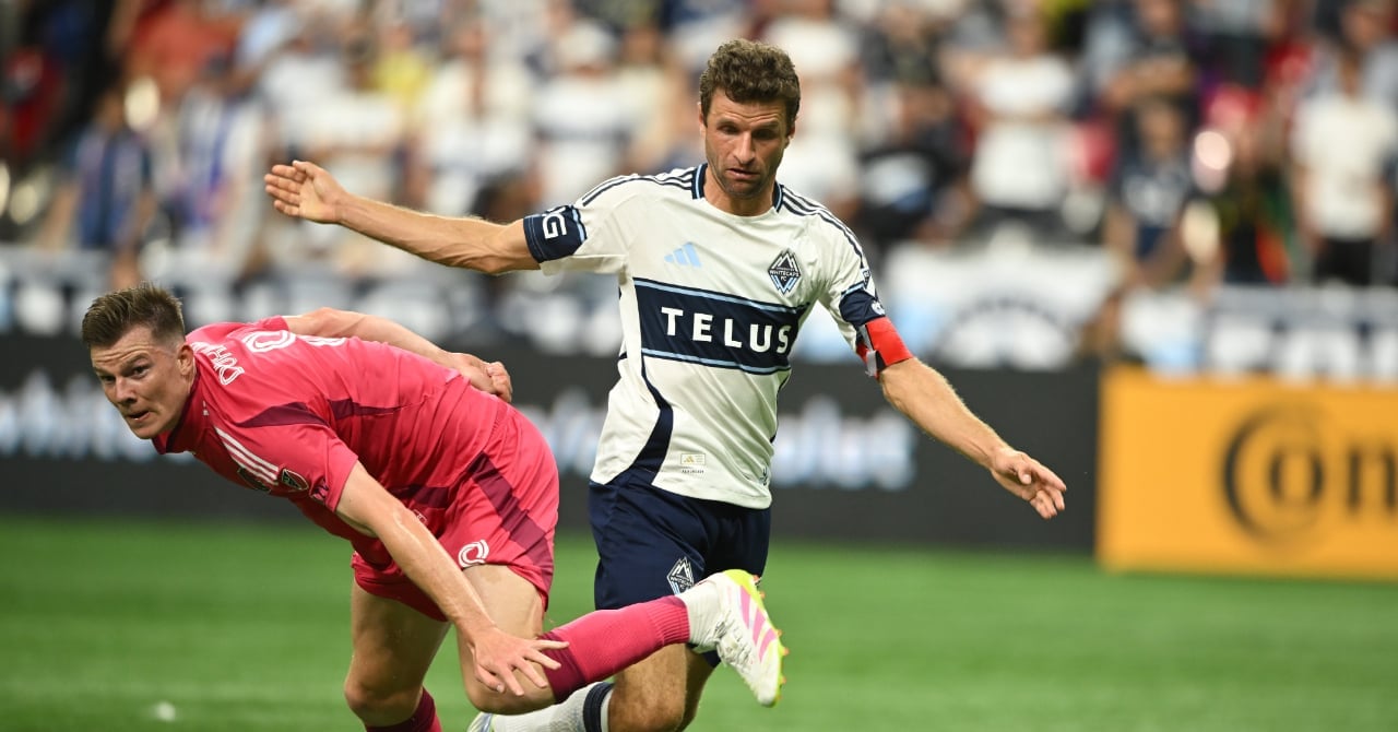 Müller, a first goal and a blunder!