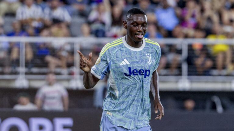 Newcastle rushes on Randal Kolo Muani