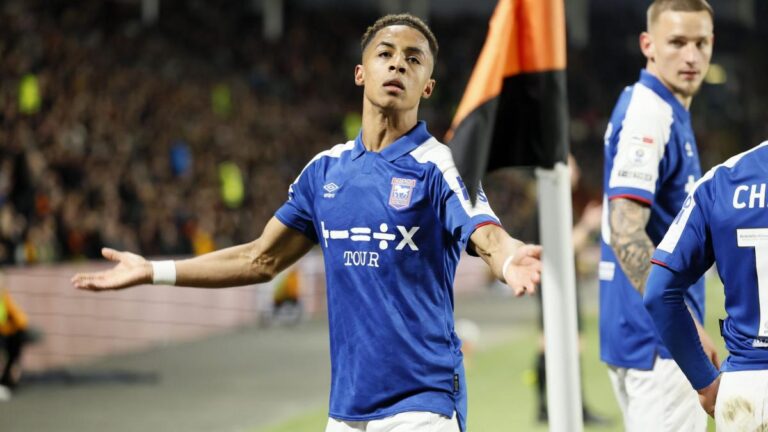 Nottingham Forest offers Omar Hutchinson