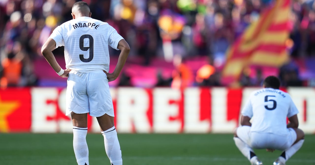 Number 9 at Real: an imminent decision between two cracks