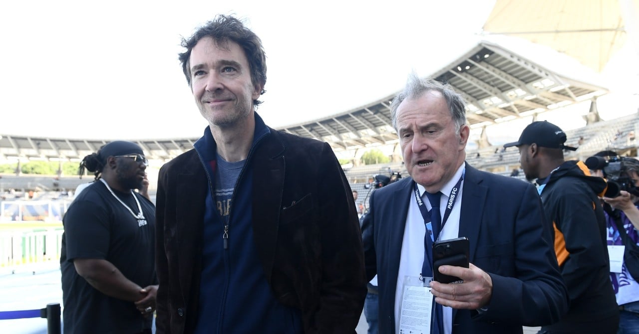 Paris FC is holding its new scorer!