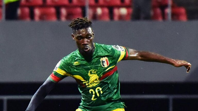 Yves Bissouma en route to Galatasaray