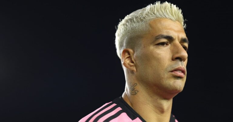 Luis Suarez: After the bite, spit!