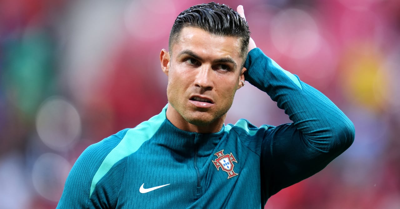 Video - When a supporter makes Cristiano Ronaldo crack