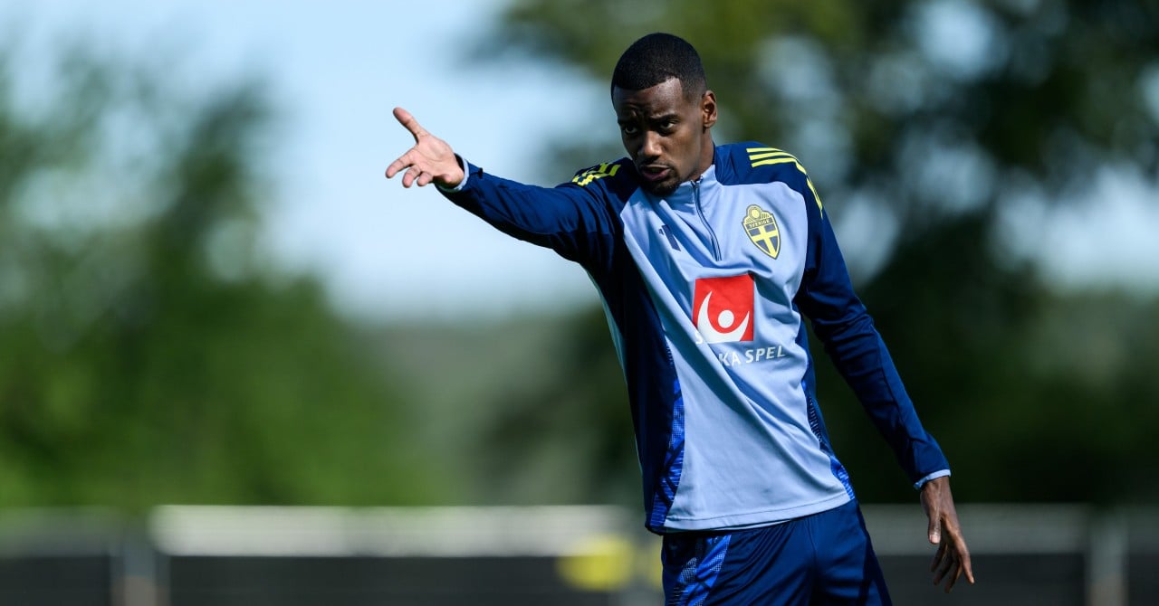 After his record transfer to Liverpool, Isak settles his accounts