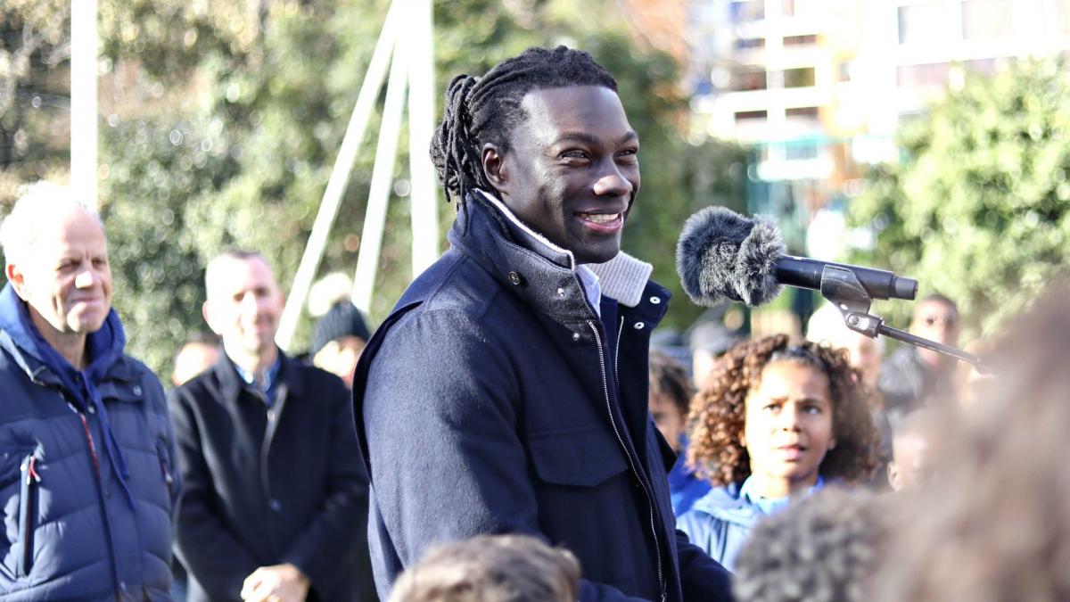 Bafétimbis Gomis criticizes Pierre Ménès for his controversial remarks on the French team