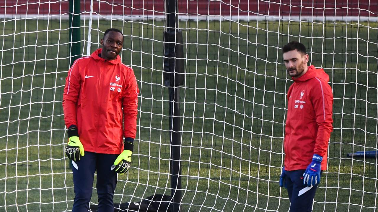Couple problems for Hugo Lloris?