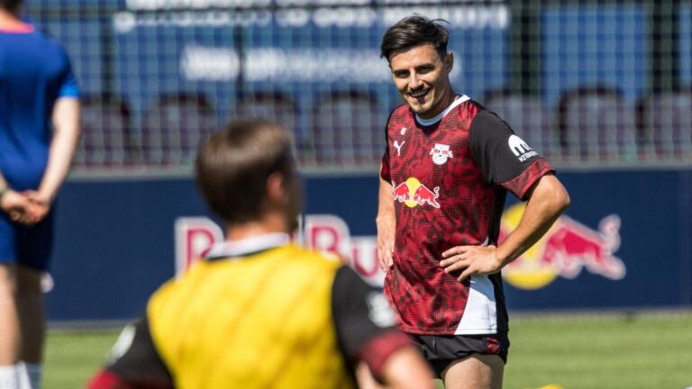 Eljif Elmas returns to Napoli