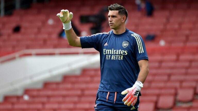 Emiliano Martinez refuses to join Galatasaray
