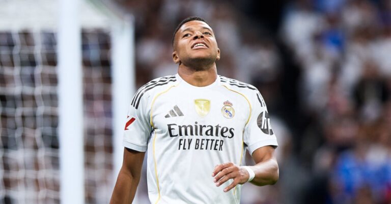 Kylian Mbappé, his mother puts a big tackle!