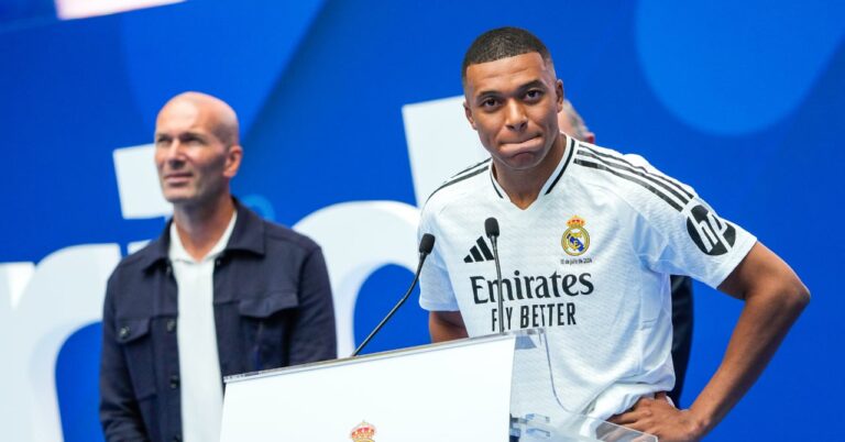 Kylian Mbappé is attacking Zinedine Zidane!