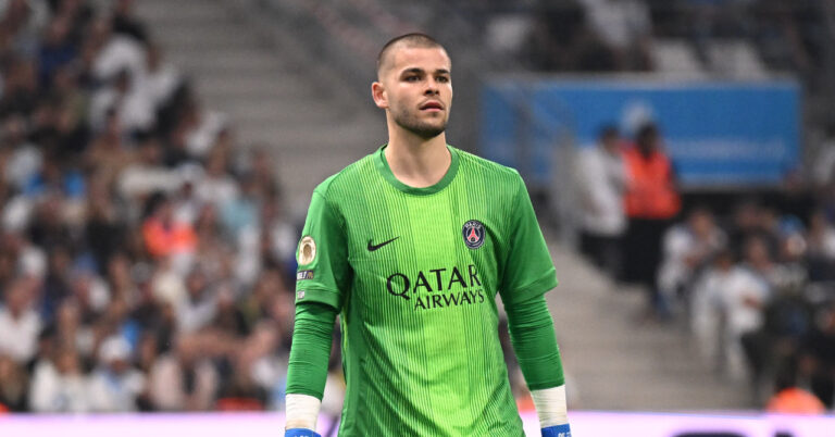Lucas Chevalier taken to task by Parisian supporters