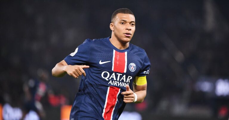 Mbappé balances on PSG