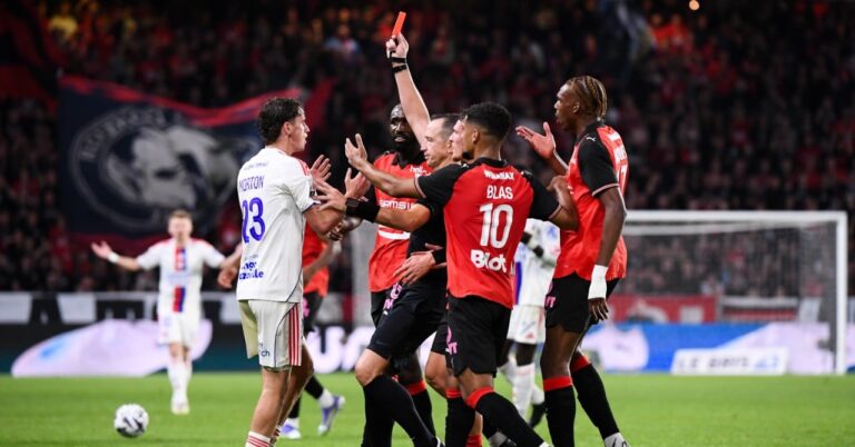 OL leaded by an incredible red card