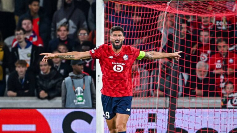 Olivier Giroud, it's historic!