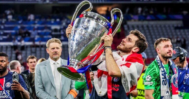 PSG: KVaratskhelia compared to a sport legend!