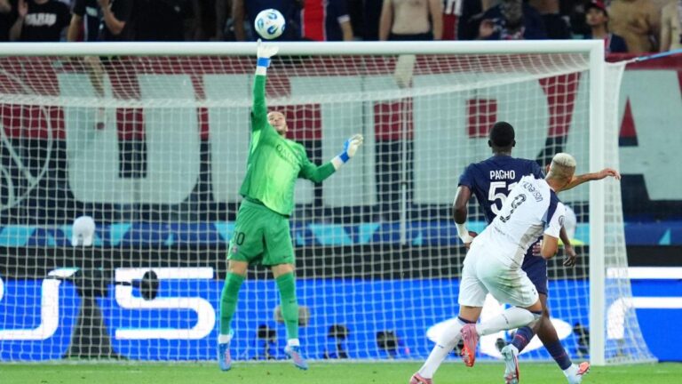 PSG: Lucas Chevalier judges his new role