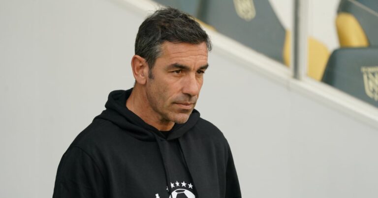 Robert Pirès, it's official