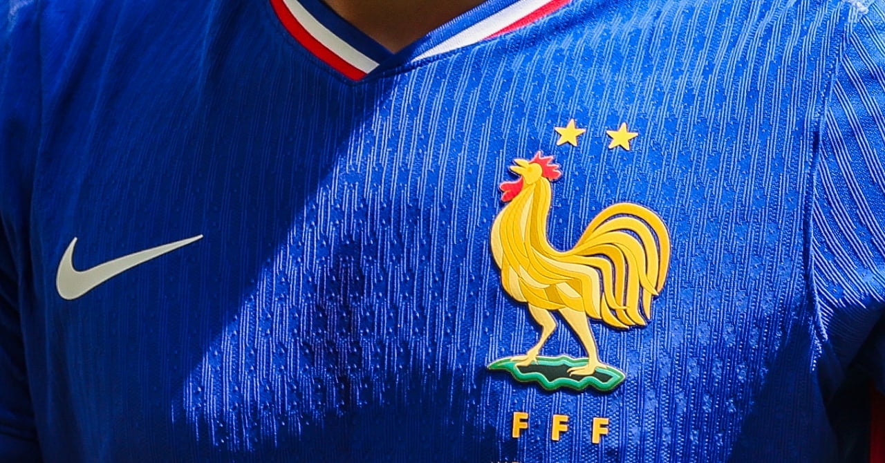 Several blues of Deschamps on the tile!