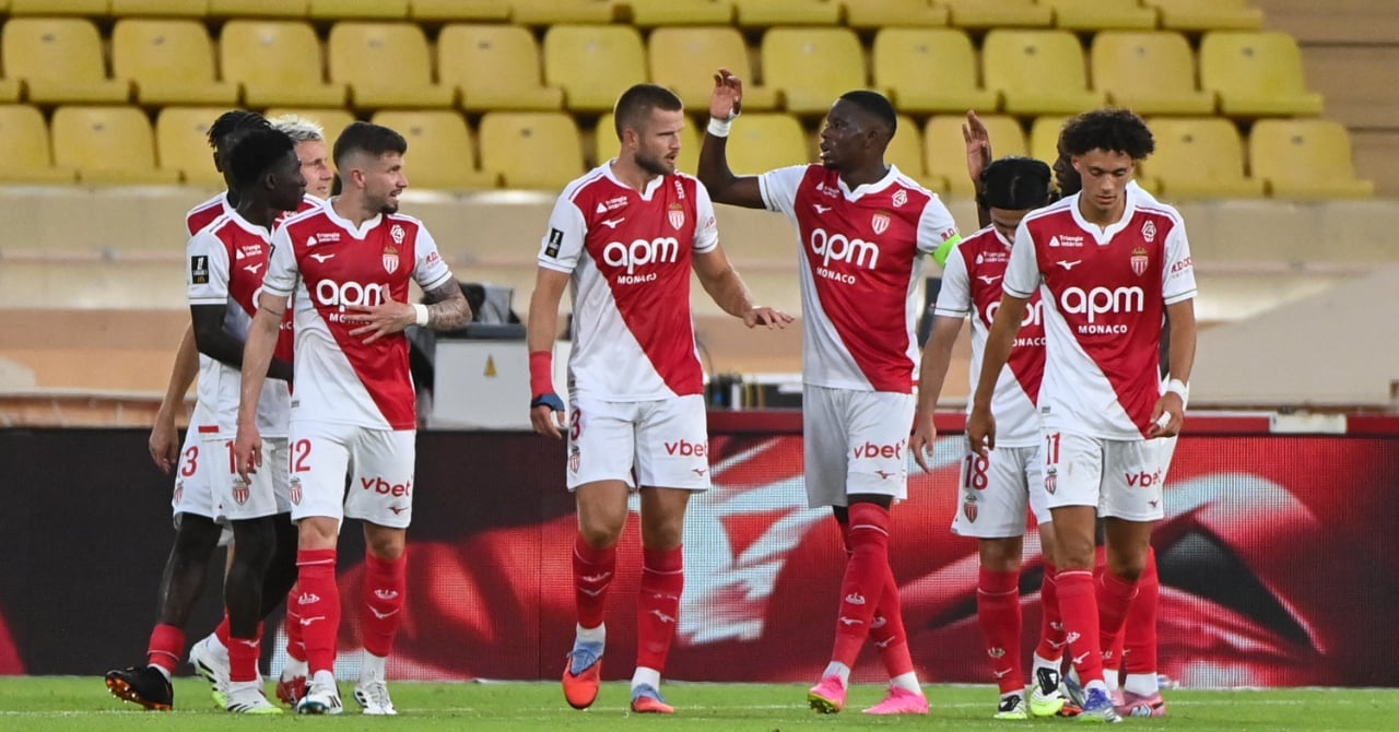 When Monaco players finish in the pants on the plane (video)