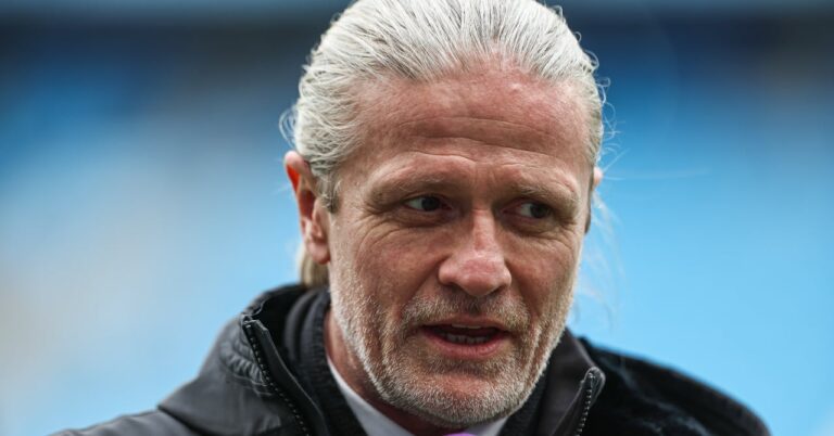 Emmanuel Petit lights Amorim