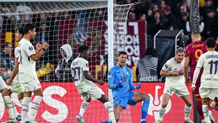 He stops three penalties after a promise to his girlfriend