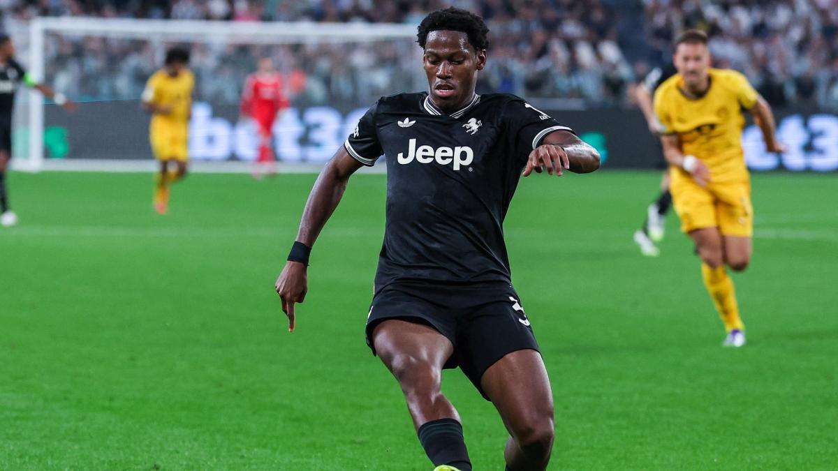 Jonathan David's huge blunder which costs Juventus a goal