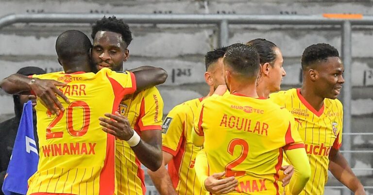 Lens resists Paris FC