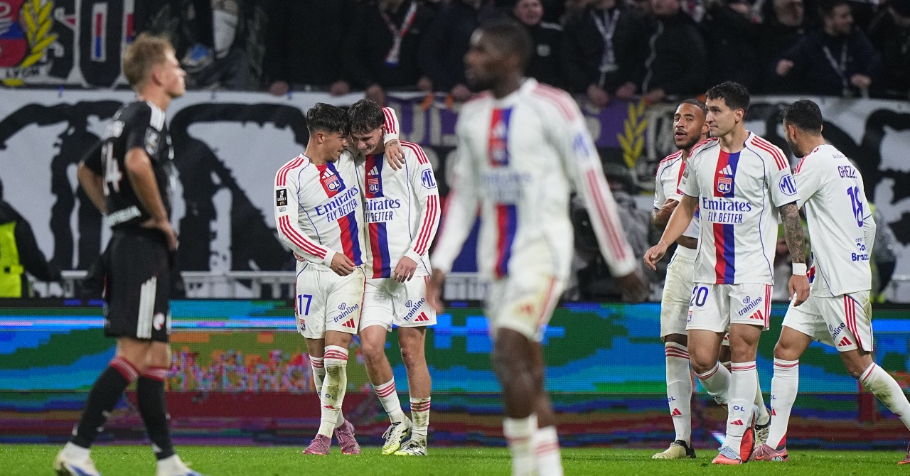 Lyon overthrow Strasbourg in the final moments