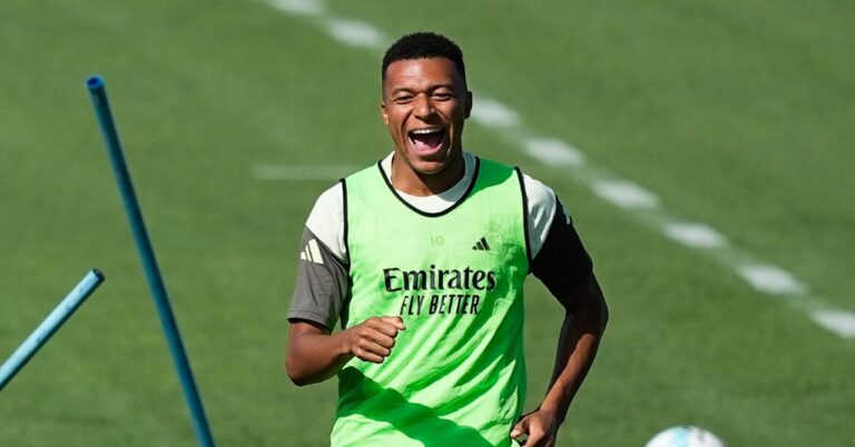 Mbappé completely lets go after the PSG victory over Barça