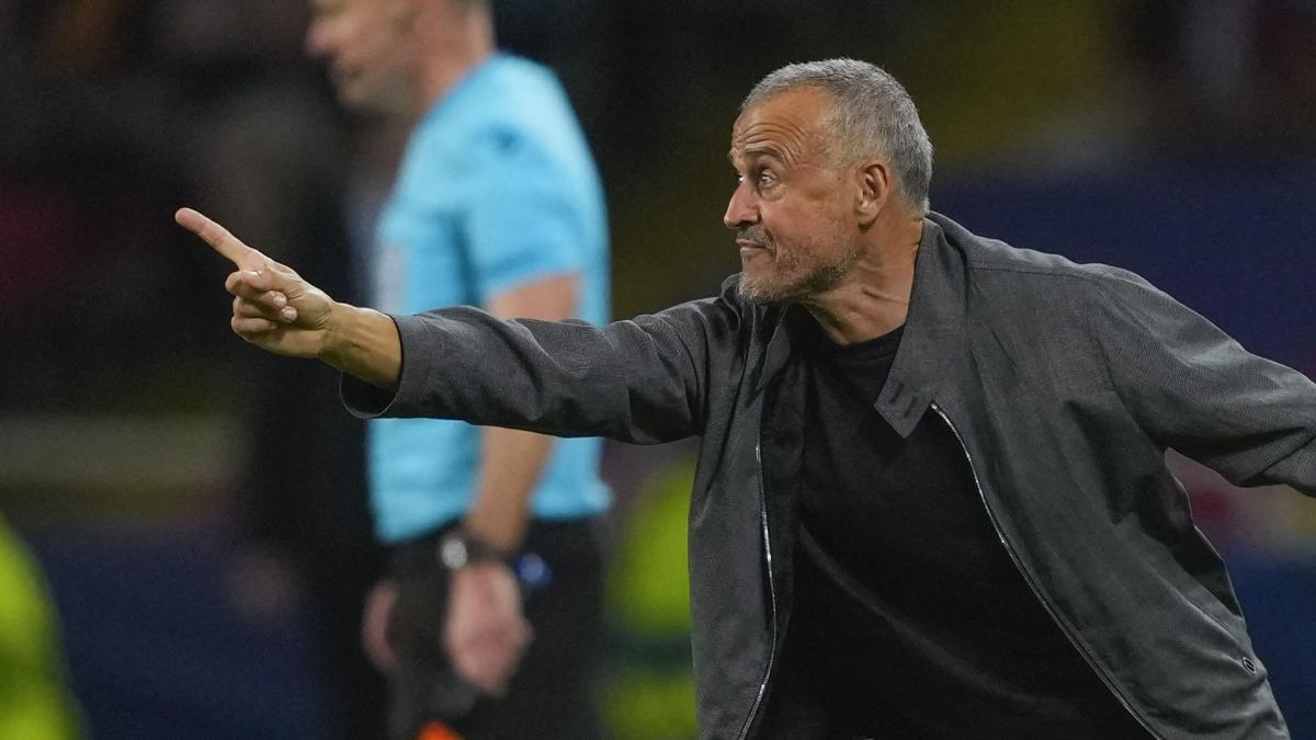 PSG: Luis Enrique shouts at Lucas Chevalier!