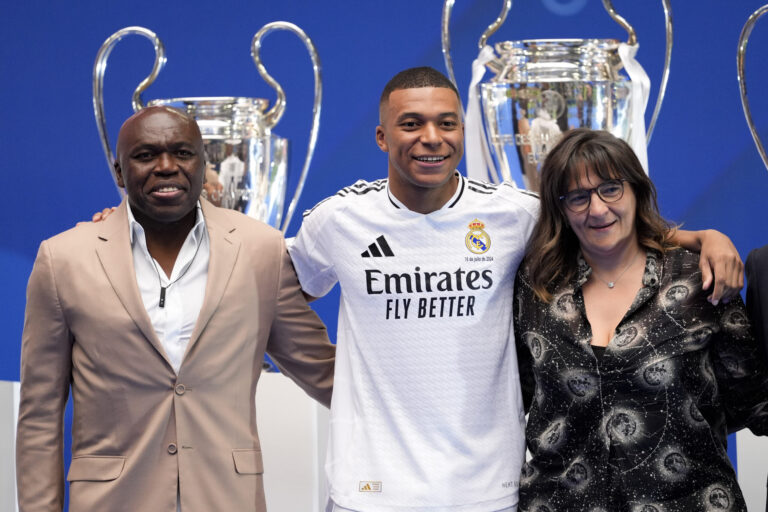 PSG, the new move signed Mbappé!