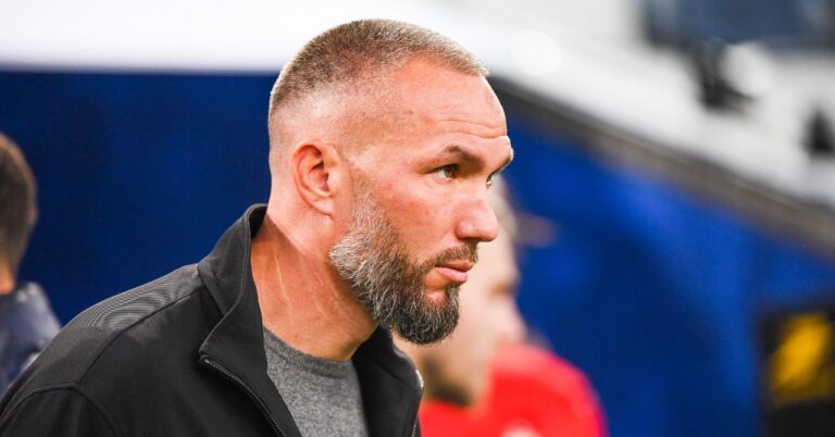 “They do what they want with the lines”, Digard destroys refereeing!