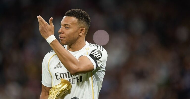 Kylian Mbappé, it's over!