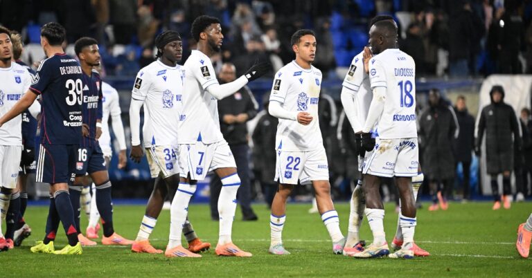 AJA-OL (0-0): penalty and goal disallowed, did the referee make the right decisions?