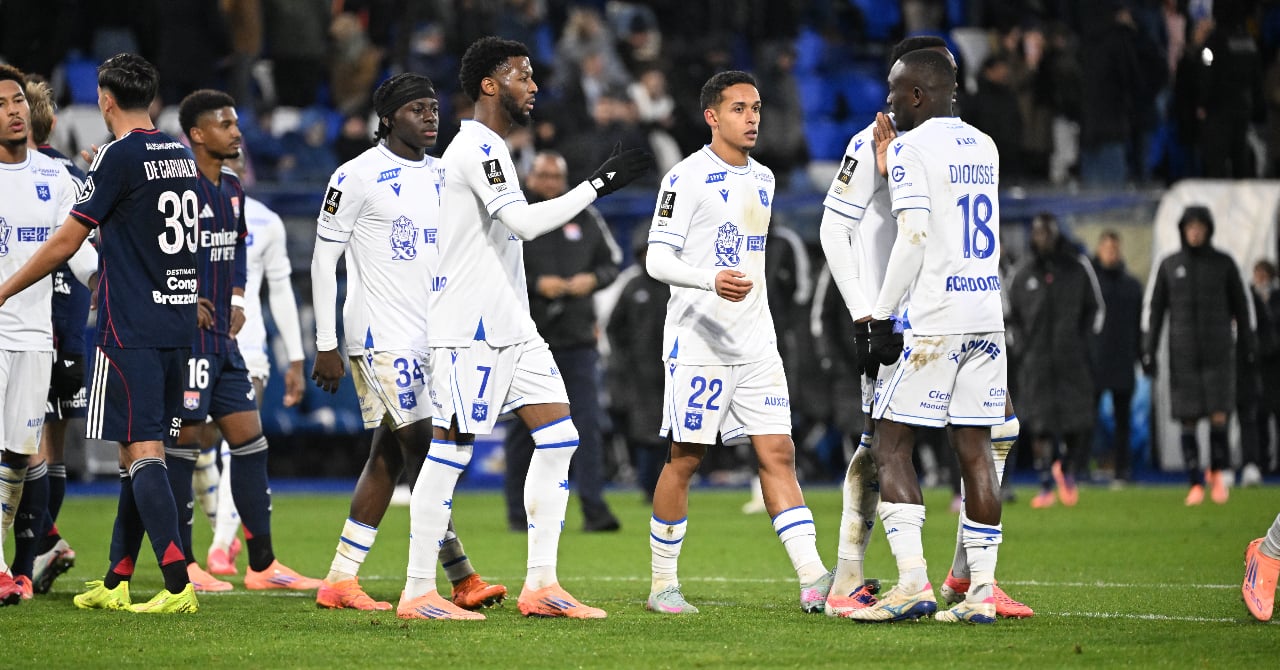 AJA-OL (0-0): penalty and goal disallowed, did the referee make the right decisions?