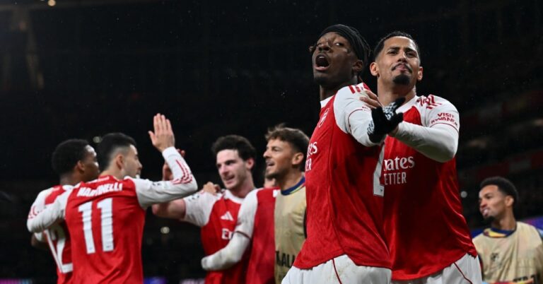 Arsenal asserts itself, Liverpool sinks