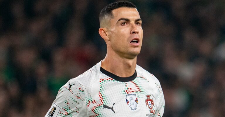 Cristiano Ronaldo, his first reaction after his red