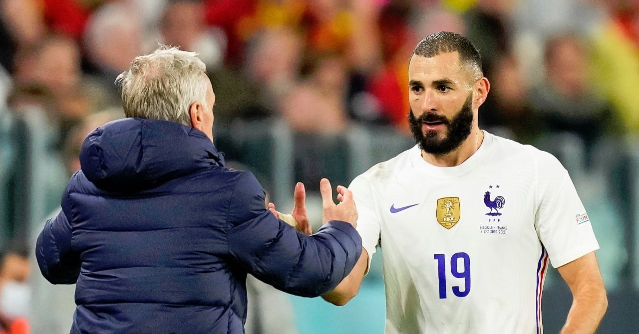 Deschamps and Benzema, attempts at contact