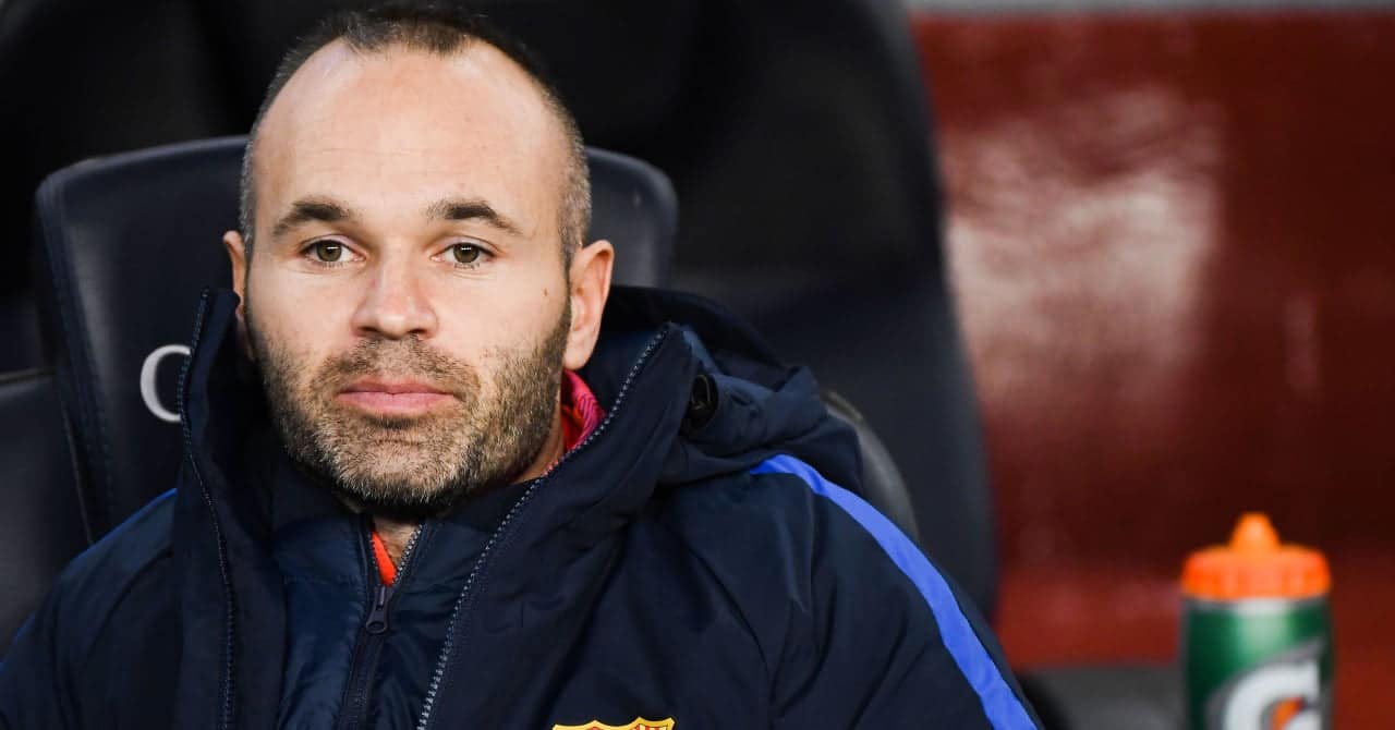 Iniesta collects the ashes of the Israel team