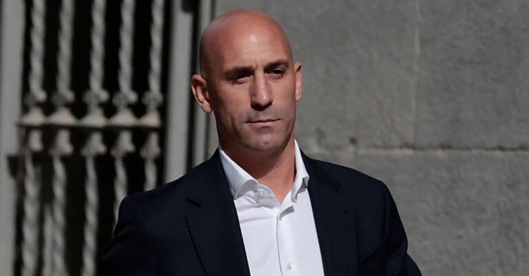 “It’s not a crime,” Rubiales defends (again) his controversial kiss
