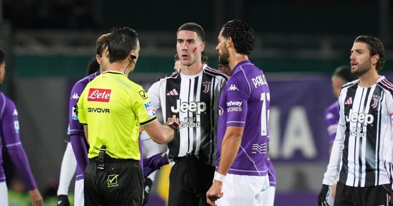 Juve hanging on, Vlahovic target of racist chants
